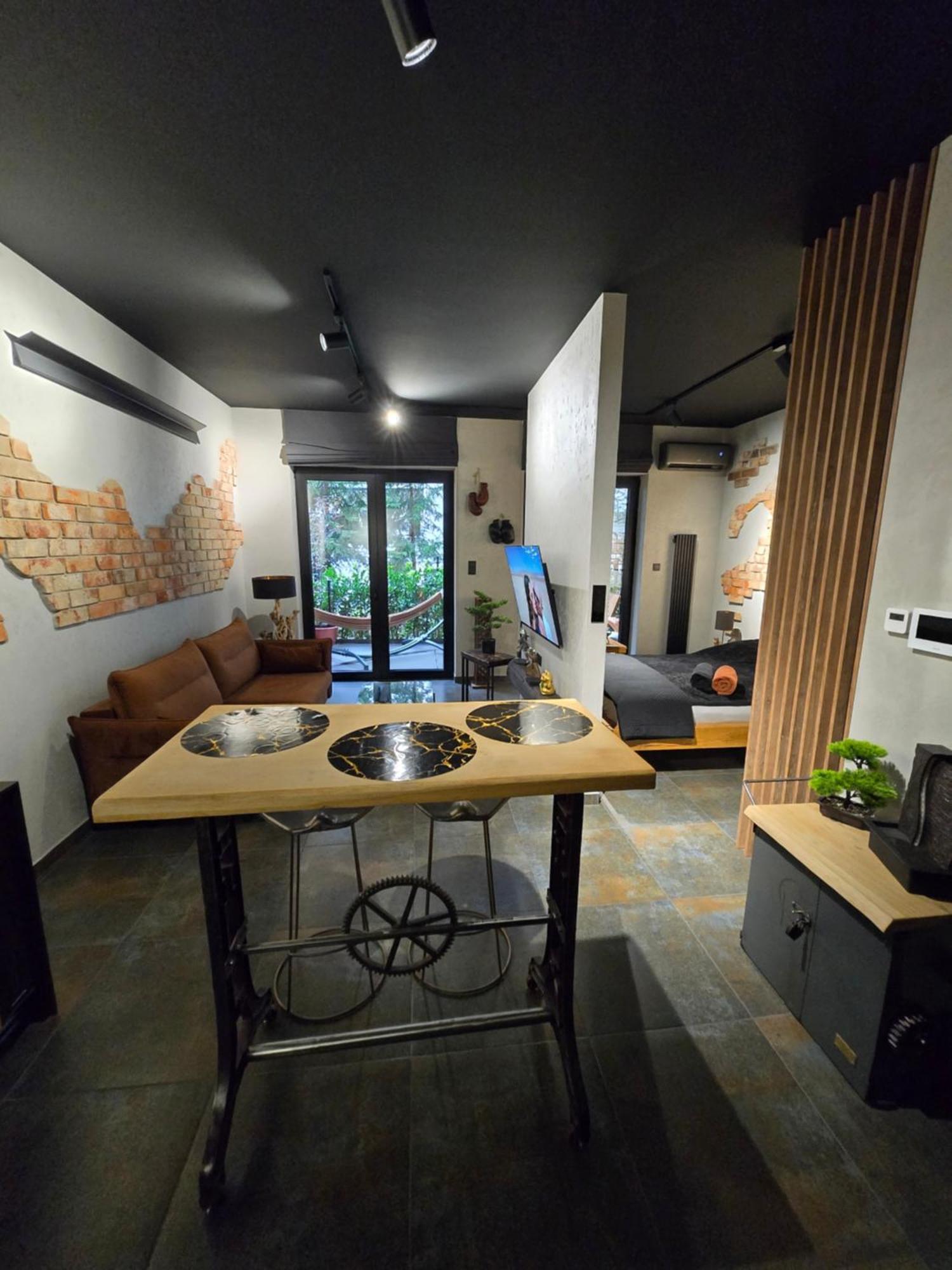 Luxury Vistula Old Town Apartments: Spa, Sauna & Pool Retreat, Krakow
